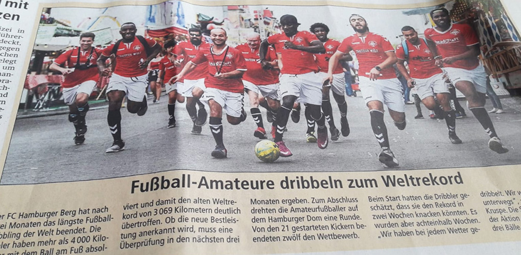 Fuball-Amateure dribbeln zum Weltrekord - Hamburger Abendblatt Print
